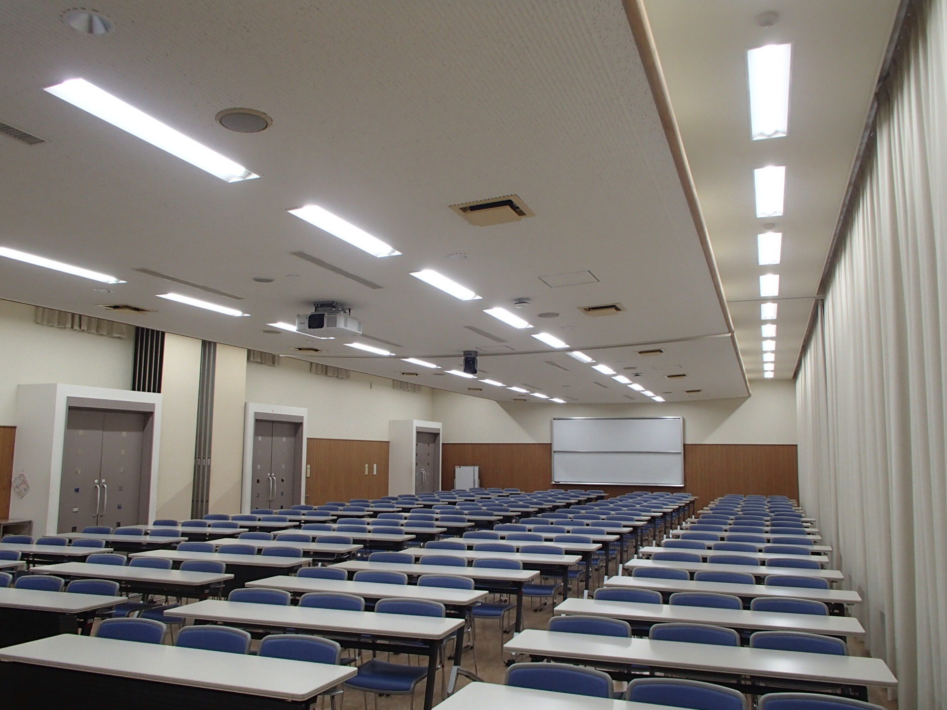 鳥取環境大学｜教育研究棟ほかLED照明更新工事